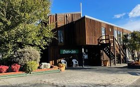 Cedar Chalets And Barkers Lodge